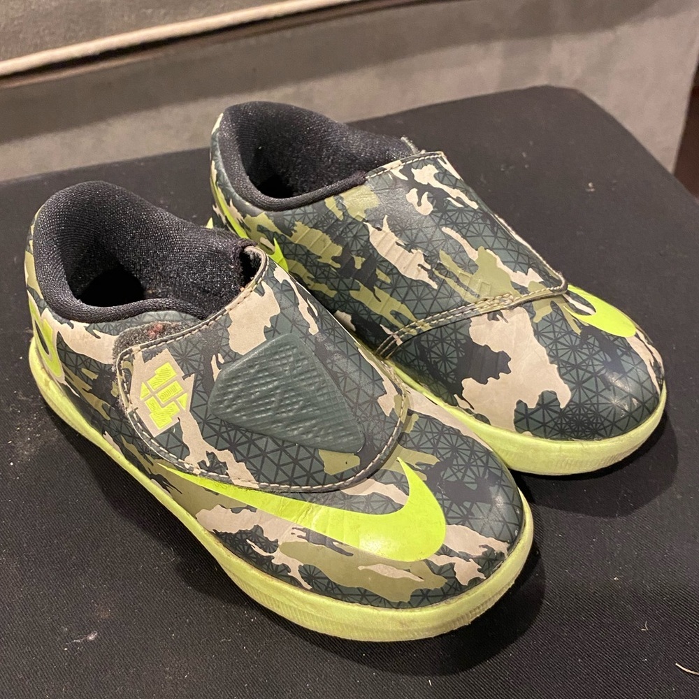 Boys size 8c camouflage Nike KD
